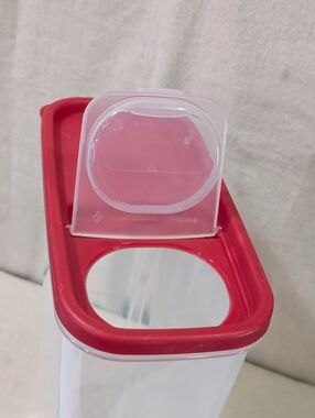 Rubbermaid Storage Container/ Flip Top Pantry Cereal Keeper 20 cup/5L Plastic